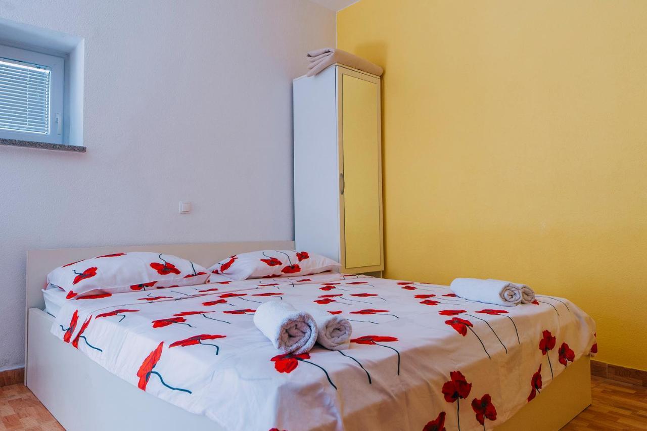 Apartments Luxur Center Baška Voda Esterno foto