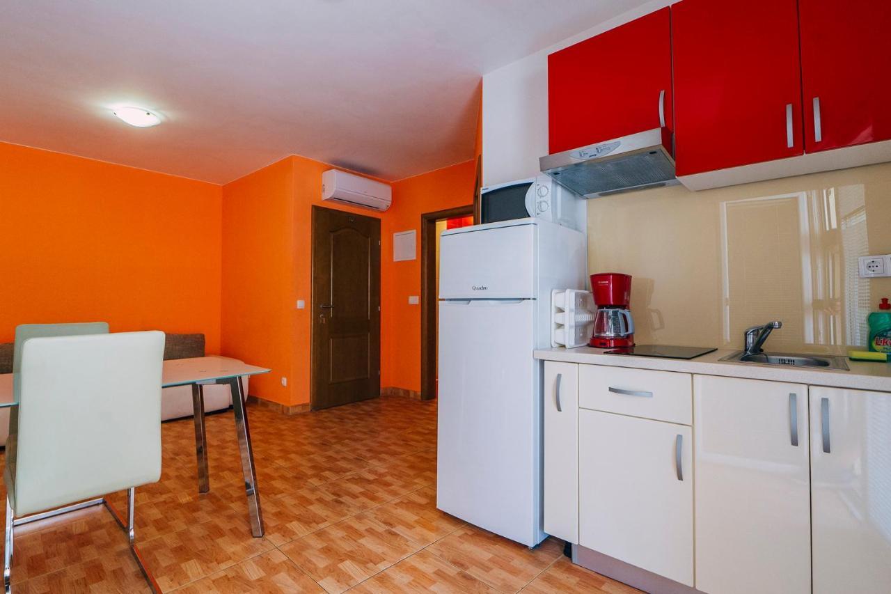 Apartments Luxur Center Baška Voda Esterno foto