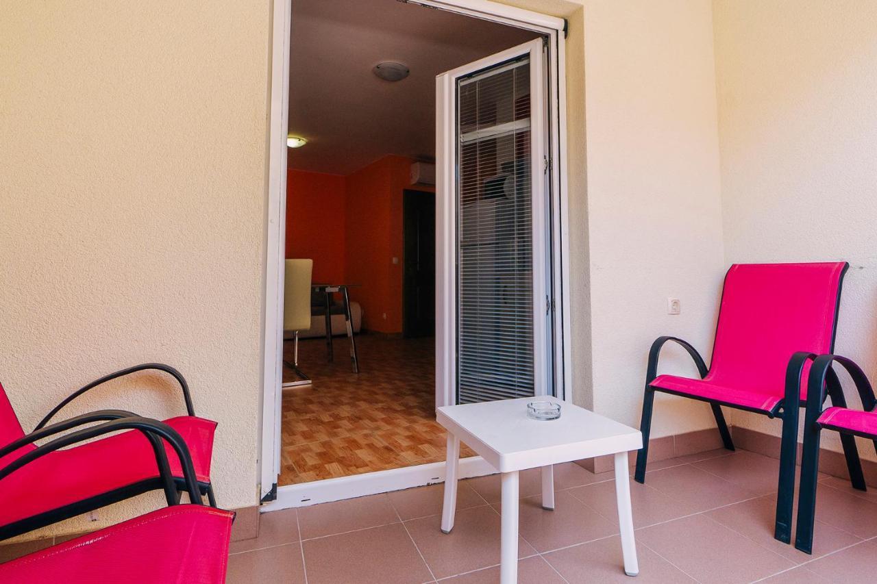 Apartments Luxur Center Baška Voda Esterno foto