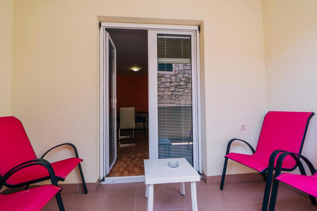 Apartments Luxur Center Baška Voda Esterno foto