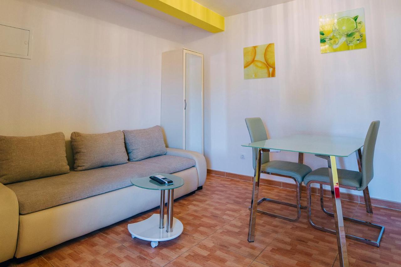 Apartments Luxur Center Baška Voda Esterno foto