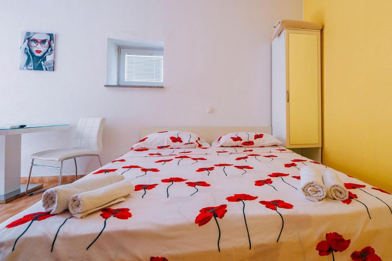 Apartments Luxur Center Baška Voda Esterno foto