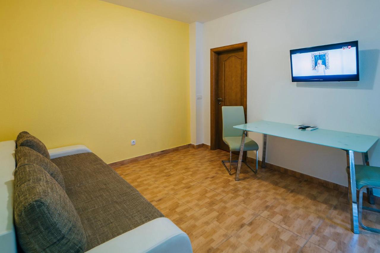 Apartments Luxur Center Baška Voda Esterno foto