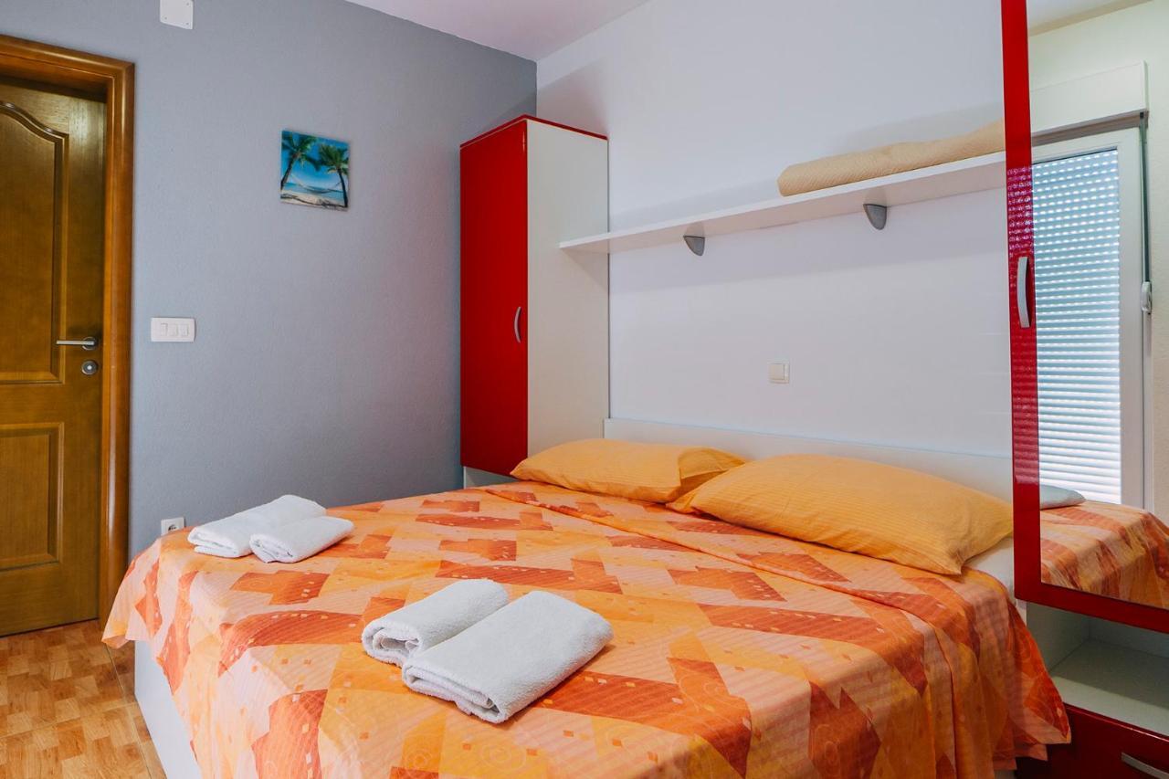 Apartments Luxur Center Baška Voda Esterno foto