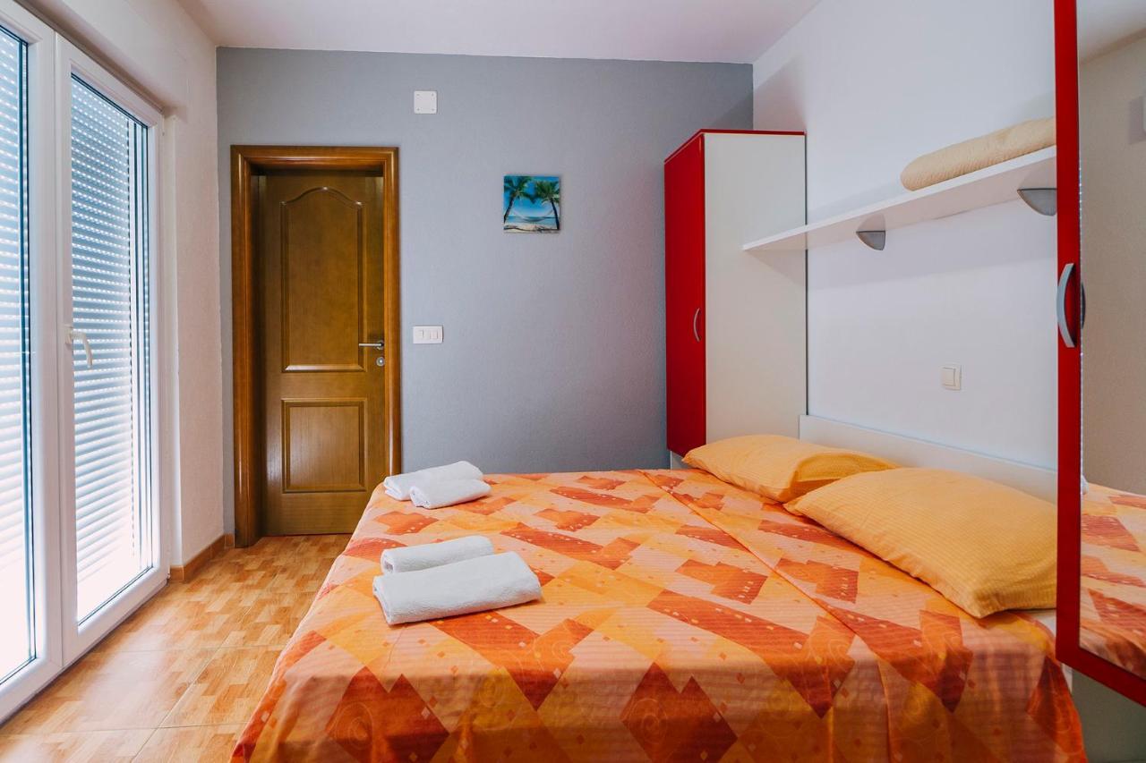 Apartments Luxur Center Baška Voda Esterno foto