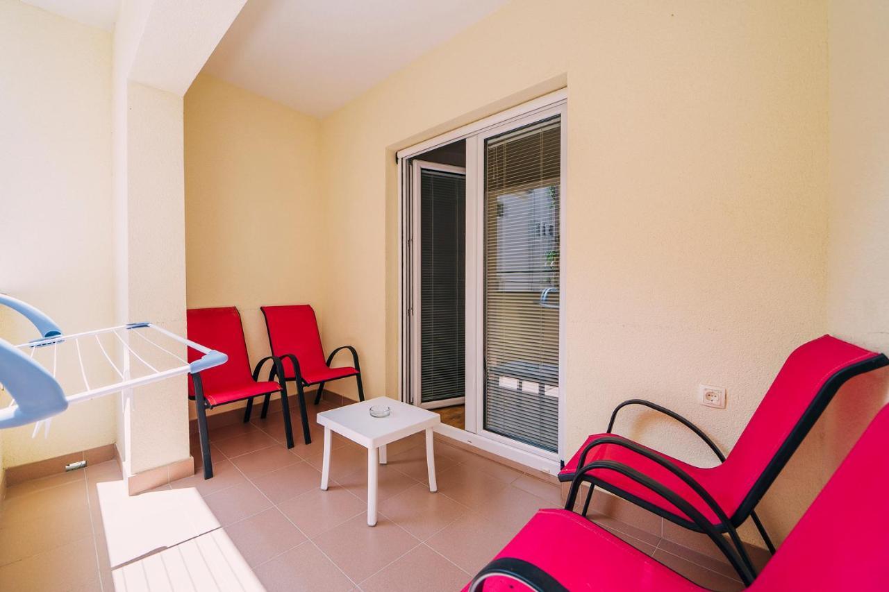 Apartments Luxur Center Baška Voda Esterno foto
